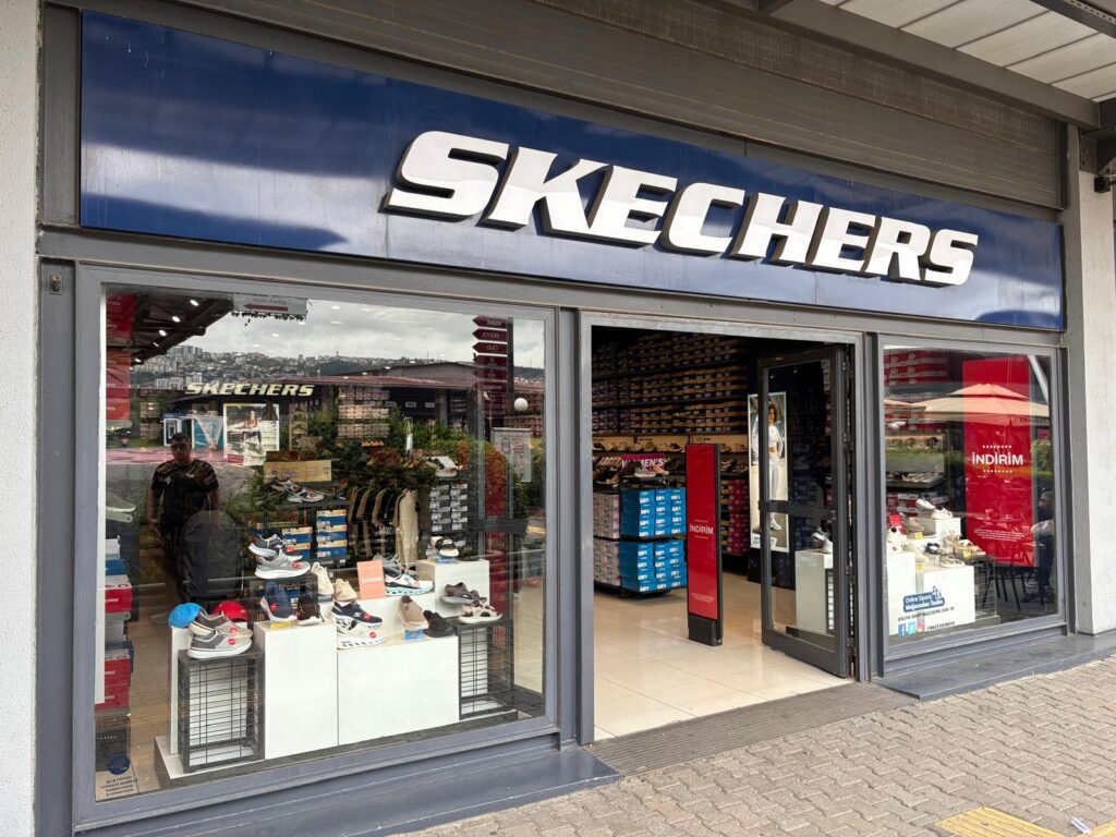 SKECHERS